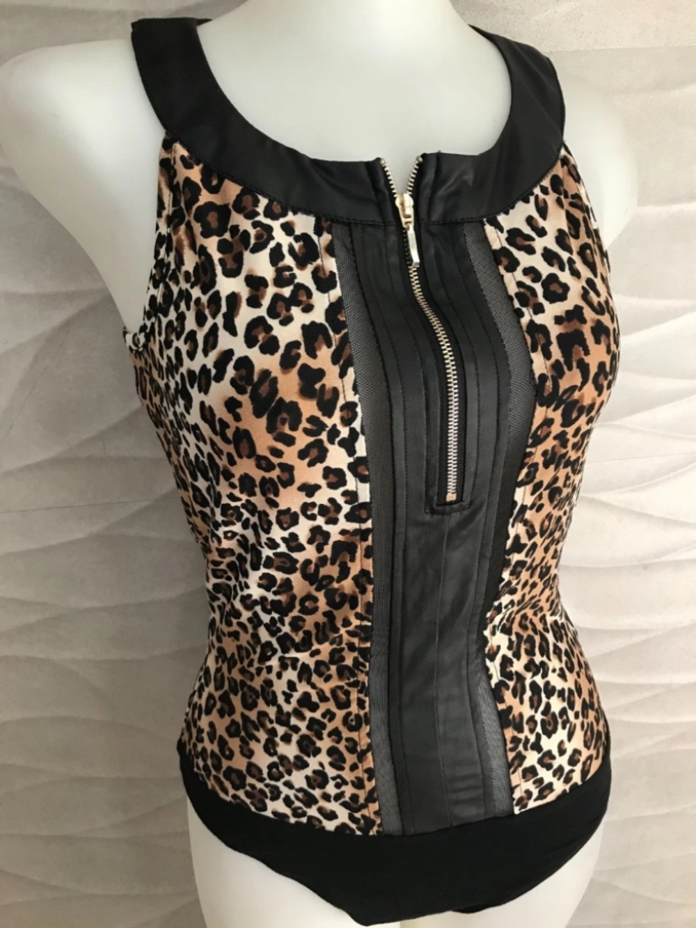 NEW Bebe 2b Black Leopard Print Mesh Zip Front Bodysuit Sexy Top